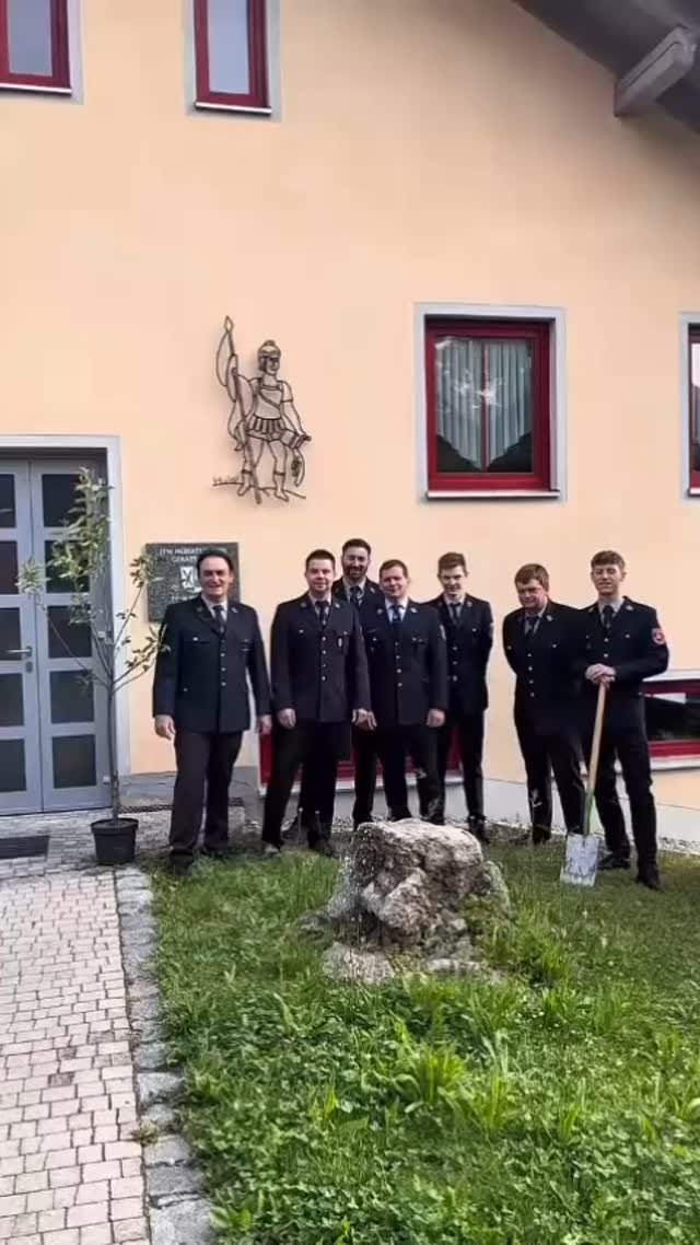Baumpflanzchallenge 🌲
Vielen Dank für die Nominierung von @svhebertsfelden 

Wir nominieren: @feuerwehr_hirschhorn 
@ Obst und Gartenbauverein Hebertsfelden 
@ Feuerwehr Lohbruck

#hebertsfelden #feuerwehrhebertsfelden #freiwilligefeuerwehr #feuerwehr #ehrenamt #helfenkannjeder #rottalinn #112 #seit1879