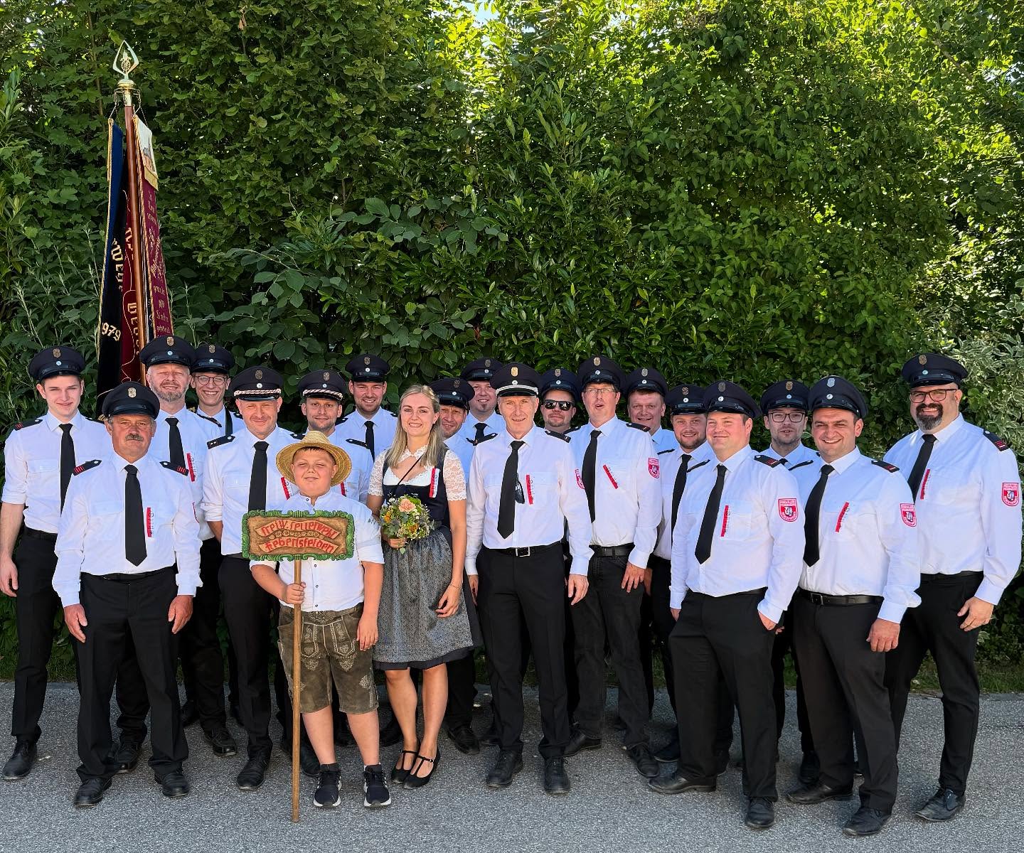 Unsere Abordnung zur Fahnenweihe und Gründungsfest der @feuerwehrwurmannsquick 

#hebertsfelden #feuerwehrhebertsfelden #freiwilligefeuerwehr #feuerwehr #ehrenamt #helfenkannjeder #rottalinn #112 #seit1879