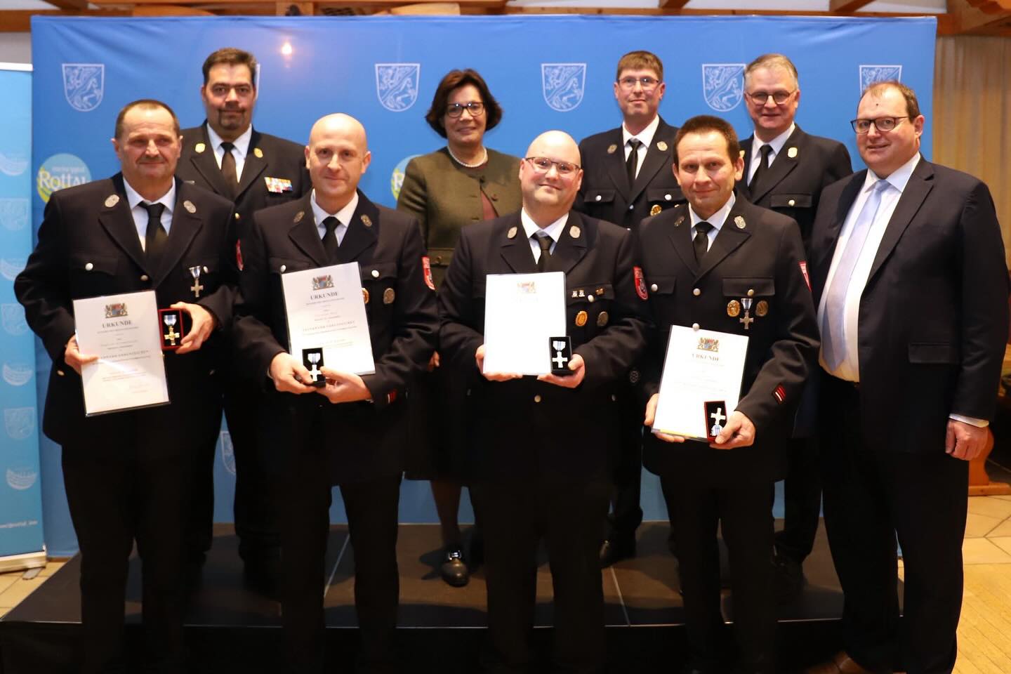 Am 28.01.2026 fand die Ehrenzeichen Verleihung des Bereichs West des Landkreises Rottal-Inn in Mitterskirchen statt. Aus unseren Reihen wurden geehrt: für 25 Jahre: Maier Christoph & Westenhuber Alexander, für 40 Jahre:Edmaier Heinz & Schimpfhauser Sigfried

#hebertsfelden #feuerwehrhebertsfelden #freiwilligefeuerwehr #feuerwehr #ehrenamt helfenkannjeder rottalinn 112 seit1879