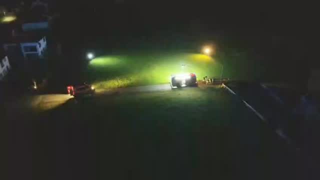 🚒✨ Feuerwehr-Übung der besonderen Art! ✨🚁

Wir haben eine außergewöhnliche Übung durchgeführt: Eine nächtliche Hubschrauberlandung ausgeleuchtet – unterstützt durch eine Drohne als Simulation.

Im Ernstfall zählt ja im Zweifelsfall jede Sekunde, umso wichtiger auch solche Szenarien zu trainieren.

#hebertsfelden #feuerwehrhebertsfelden #freiwilligefeuerwehr #feuerwehr #ehrenamt #helfenkannjeder #rottalinn #112 #seit1879