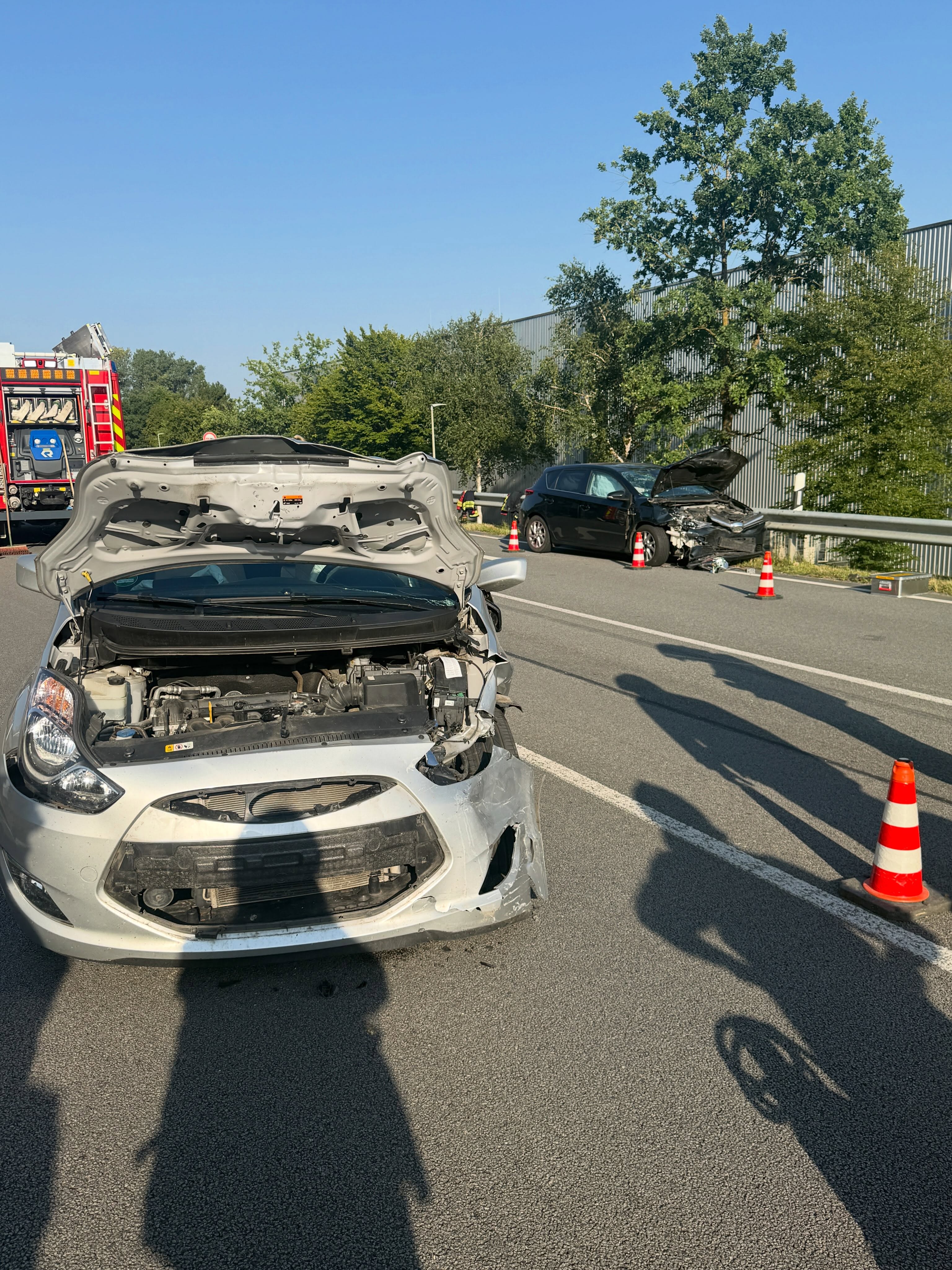 🚒🔥 Einsatz: Verkehrsunfall 

Gemeinsam mit der @_feuerwehr.linden_ wurden wir zu einem Verkehrsunfall alarmiert.

Der Rettungsdienst war bereits vor Ort, neben dem Brandschutz sicherten wir die Einsatzstelle ab und führten den Verkehr sicher vorbei.

#hebertsfelden #ehrenamt #112 #seit1879
