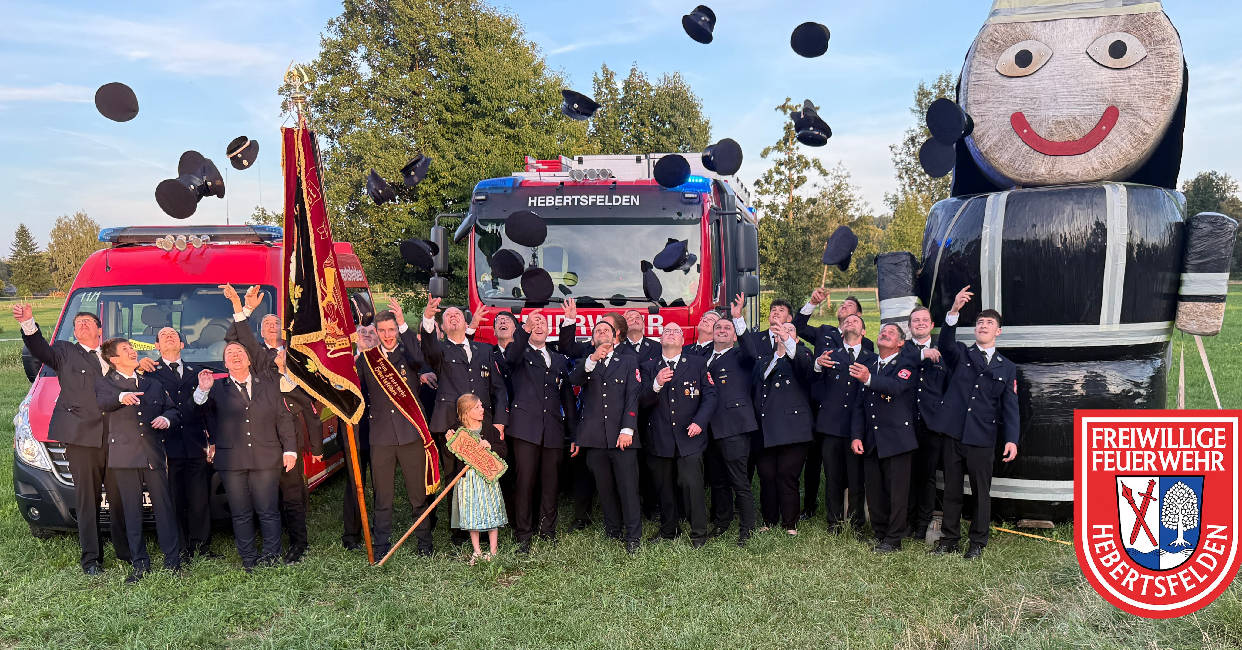 🚒 Zu Besuch beim Pumpenpeppe! 💪🔥

Natürlich haben auch wir es uns nicht nehmen lassen, den legendären Pumpenpeppe der @_feuerwehr.linden_ zu besuchen! 😎🚒

Liebe Kameradinnen und Kameraden der Feuerwehr Linden: Wir wünschen euch ein grandioses Festwochenende, bestes Wetter, volle Bänke und jede Menge gute Stimmung! 🍻🎉

Wir freuen uns drauf – wir sehen uns dort! 👋🔥

#hebertsfelden #ehrenamt #112 #seit1879